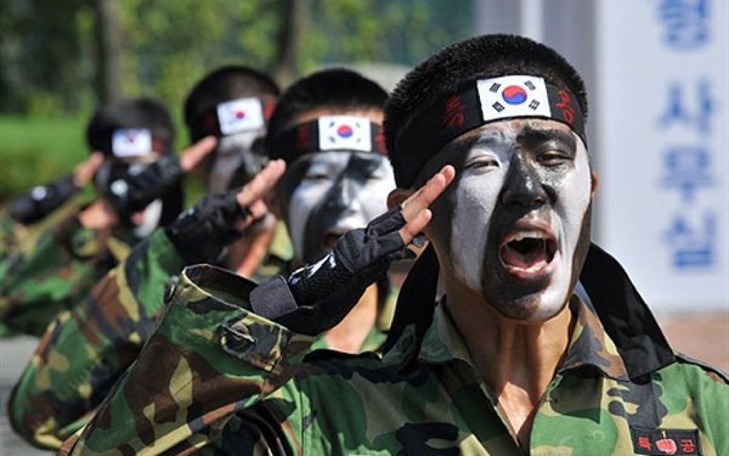У Кояні, Республіка Корея, відбулися спільні навчання спеціальних антитерористичних загонів США та Кореї. Навчання відбулися у рамках масштабної навчальної програми країн на випадок початку ядерної війни. / © AFP