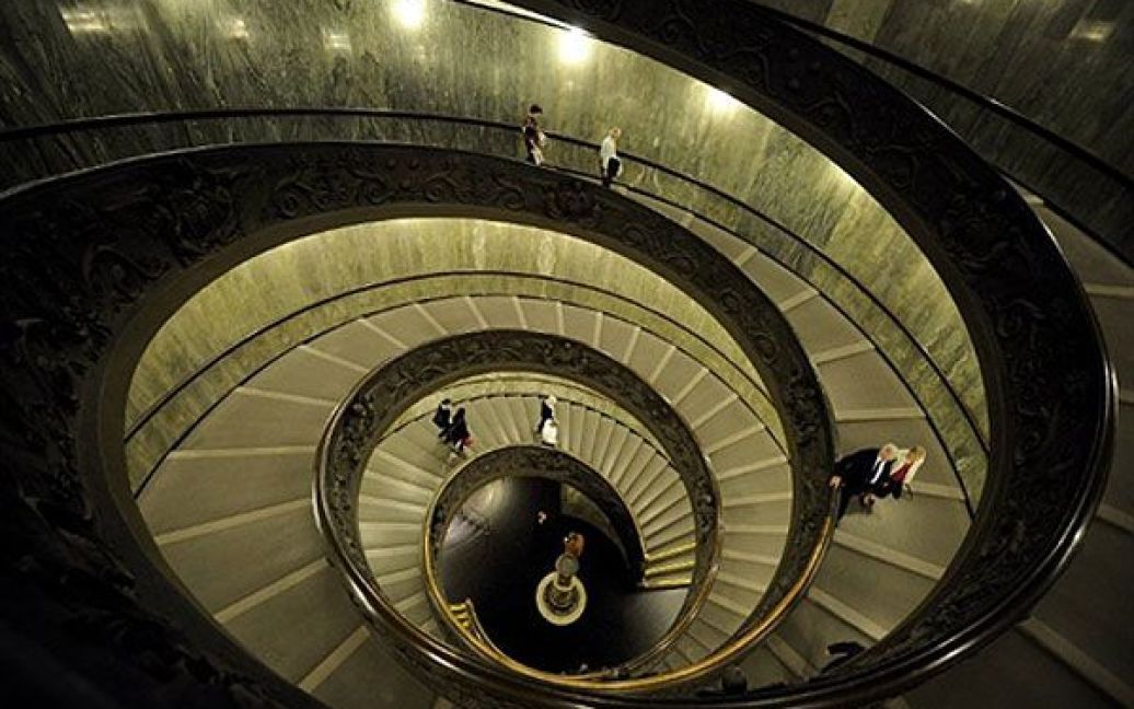Ватикан. Туристи йдуть сходами, які ведуть до виходу з Музею Ватикану. / © AFP