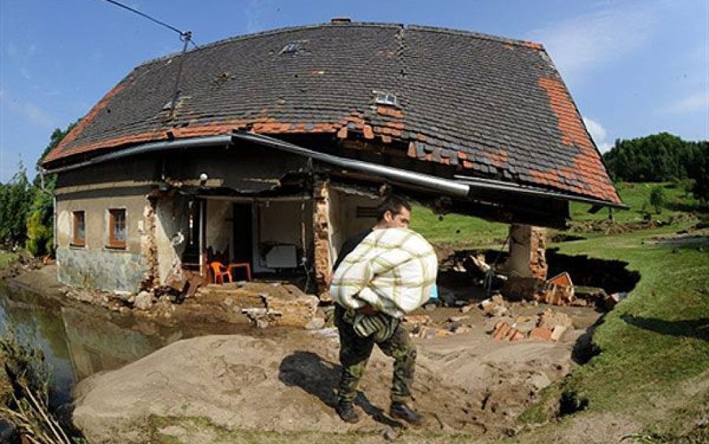 Наслідки руйнівної повені у Чехії. / © AFP