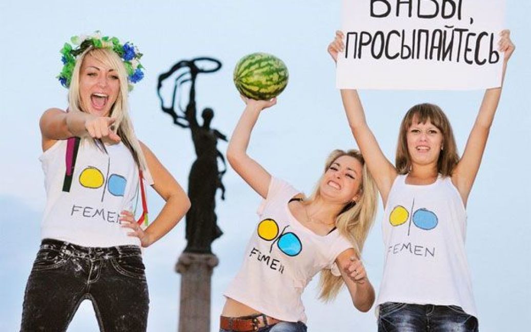Жіночий рух FEMEN провів в Херсоні акцію, яка ознаменувала "вихід" феміністичної організації у регіони. / © Жіночий рух FEMEN