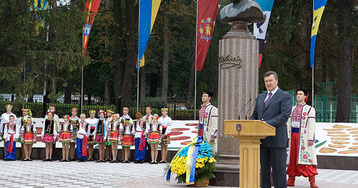 Президент нагадав, що у 2011 році виповнюється 150 років від смерті поета, а у 2014 &ndash; 200 років від його народження. / © President.gov.ua