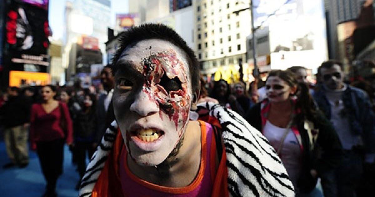 На Манхеттені в Нью-Йорку пройшов щорічний парад зомбі Zombiecon / © AFP