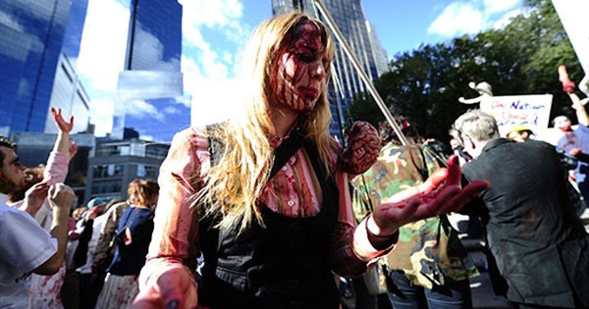 На Манхеттені в Нью-Йорку пройшов щорічний парад зомбі Zombiecon / © AFP
