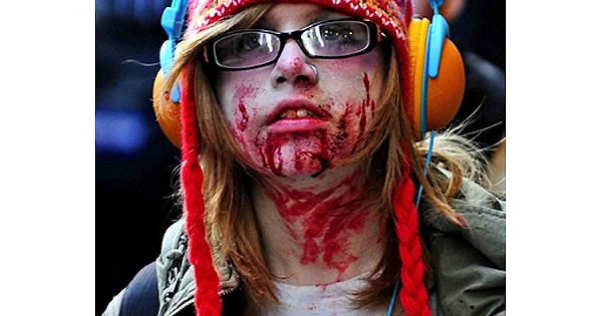 На Манхеттені в Нью-Йорку пройшов щорічний парад зомбі Zombiecon / © AFP