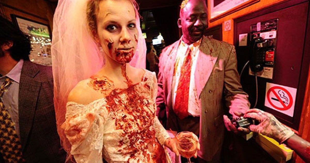 На Манхеттені в Нью-Йорку пройшов щорічний парад зомбі Zombiecon / © AFP