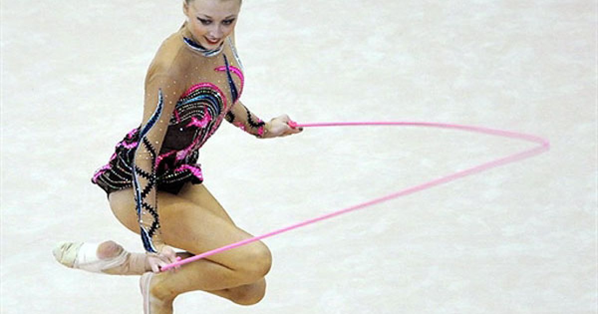 Ольга Павленко (США) виконує вправу зі скакалкою. / © AFP