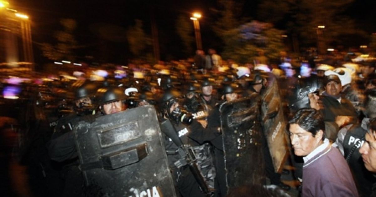 В Еквадорі сотні військовослужбовців і поліцейських взяли участь у масових акціях протесту по всій країні. / © AFP