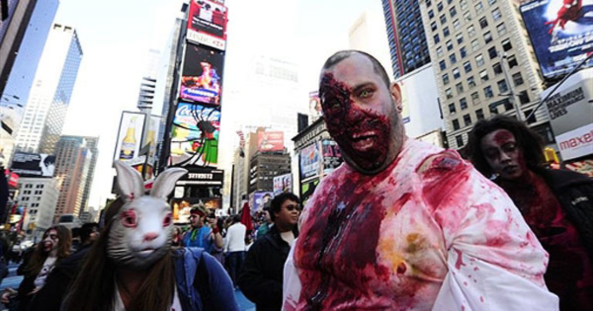 На Манхеттені в Нью-Йорку пройшов щорічний парад зомбі Zombiecon / © AFP