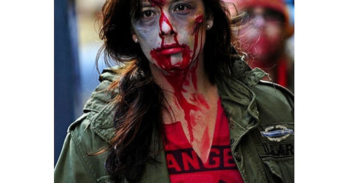 На Манхеттені в Нью-Йорку пройшов щорічний парад зомбі Zombiecon / © AFP