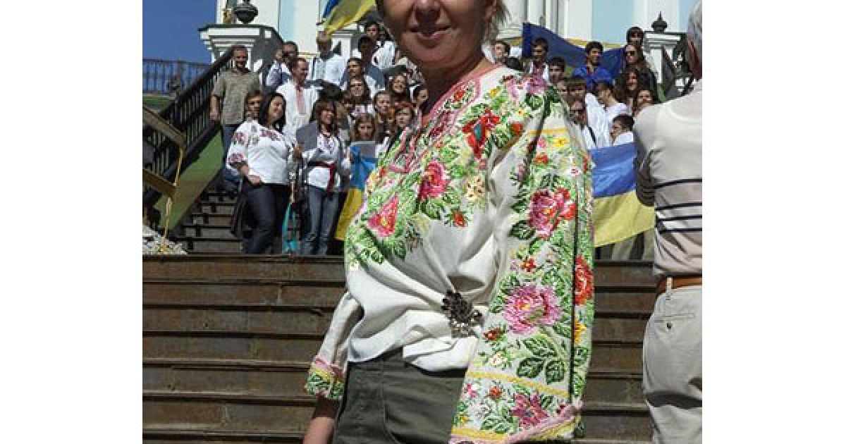 Деякі учасниці параду прийшли у старовинних вишиванках. / © gazeta.ua