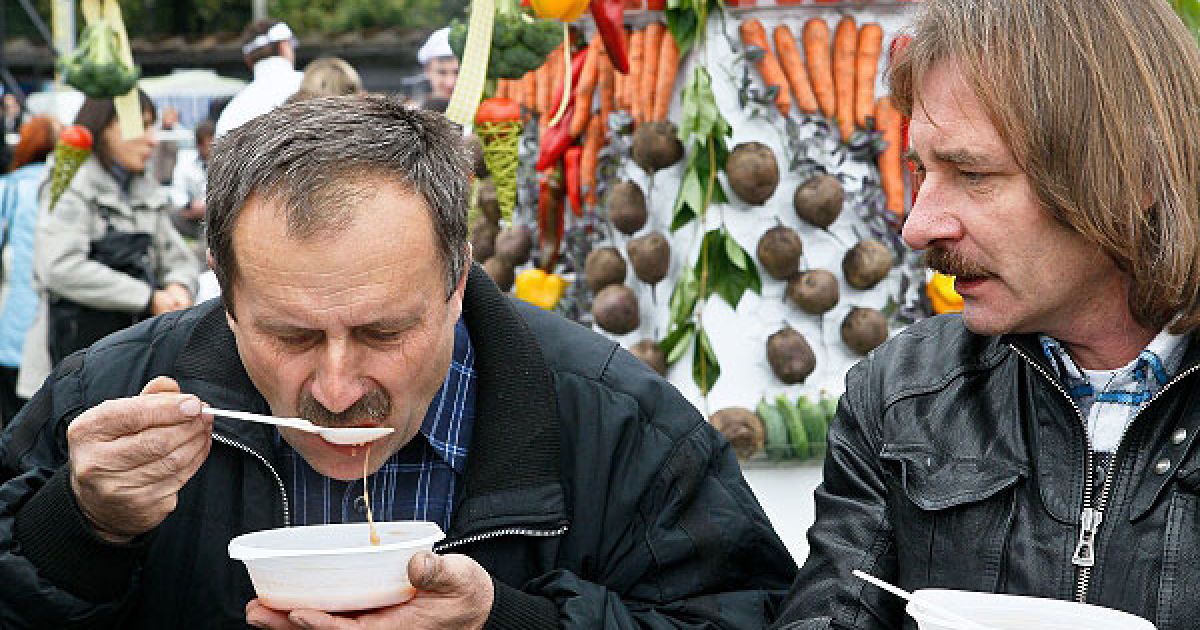 Фестиваль "Борщ-Фест" відвідали 10 тисяч гостей, яких безкоштовно пригощали борщем. / © Украинское Фото