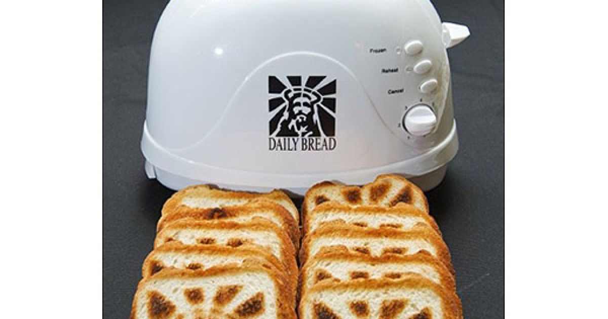 США, Вашингтон. Свіжі тости з тостера "Ісус", розробленого компанією Burnt Impressions. Тостер, який робить хлібці із зображенням Ісуса, коштує 35 доларів США. / © AFP