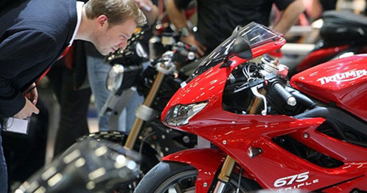 Найбільша у світі мотовиставка Intermot, яка проходить у Кельні (Німеччина), цього року зібрала більше тисячі фірм з 40 країн, які представляють мотоцикли, квадроцикли, трайки, скутери тощо.