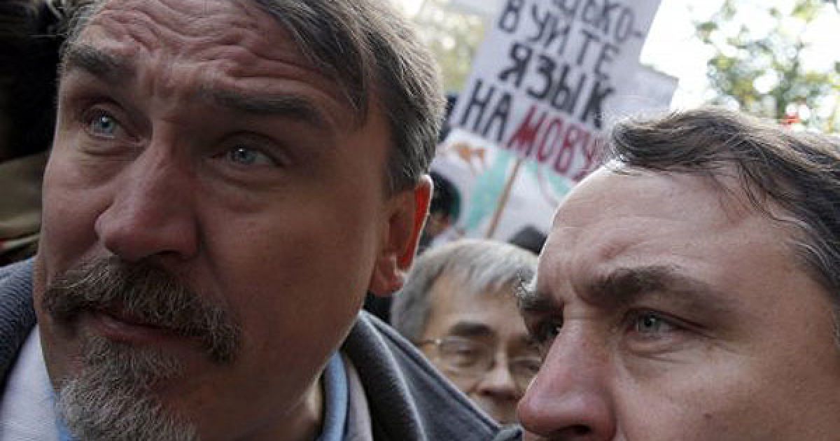 У акції протесту в Києві взяли участь письменники брати Капранови / © УНІАН