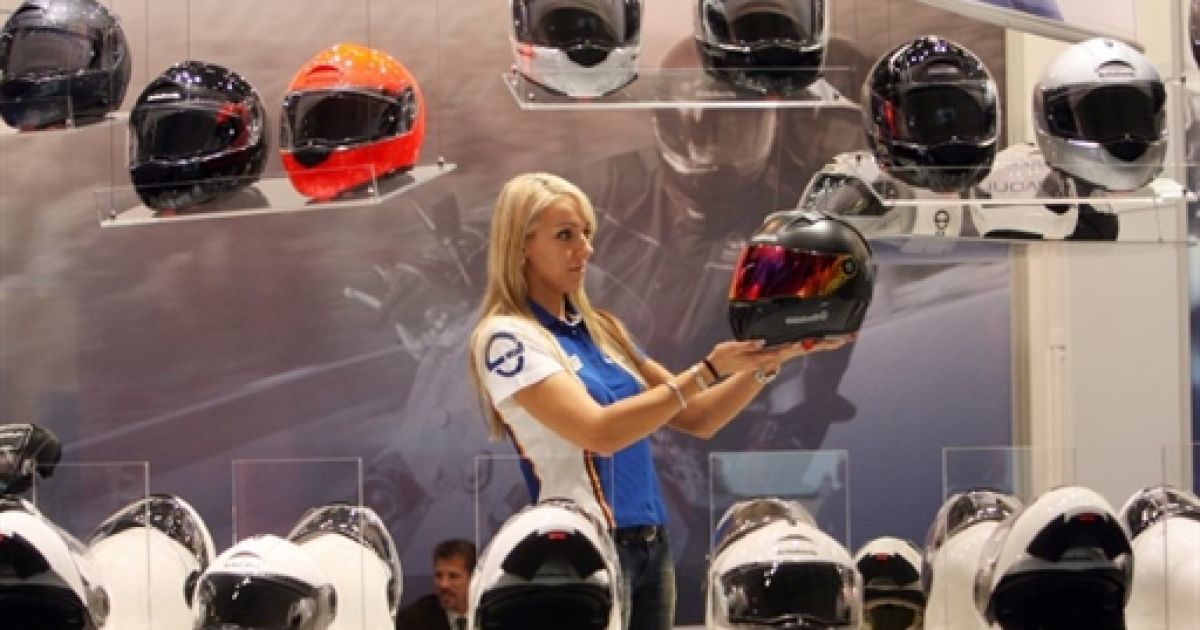 Найбільша у світі мотовиставка Intermot, яка проходить у Кельні (Німеччина), цього року зібрала більше тисячі фірм з 40 країн, які представляють мотоцикли, квадроцикли, трайки, скутери тощо.