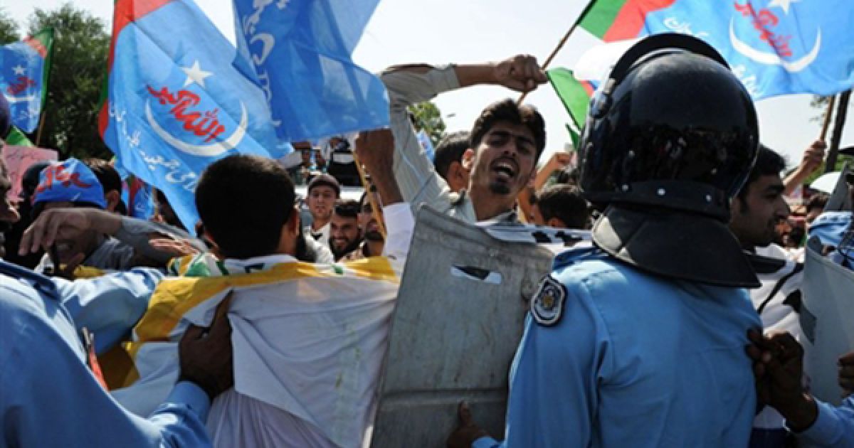 Антиамериканська акція протесту в Ісламабаді. Сьогодні пакистанські правозахисники  надіслали петицію до США з вимогою звільнити трьох в&rsquo;язнів, громадян Пакистану, яких засуджено в Америці до 86 років позбавлення волі. / © AFP