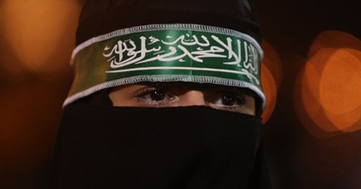 Жінка бере участь у святкуванні Національного дня Саудівської Аварії у столиці Ер-Ріаді. Національний день є єдиним світським святом Арабського Королівства, та щороку піддається жорсткій критиці священнослужителів. / © AFP