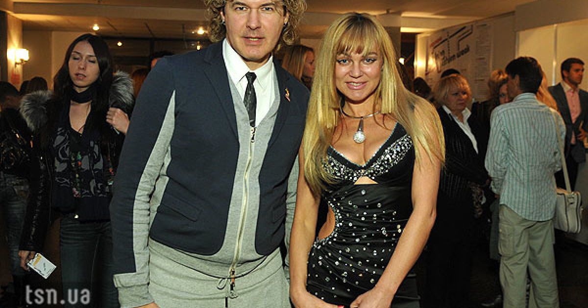 Стиліст Дюденко фотографіувався із прихильницями