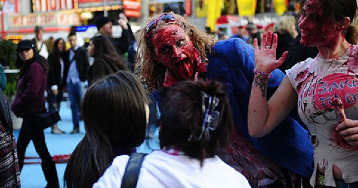 На Манхеттені в Нью-Йорку пройшов щорічний парад зомбі Zombiecon / © AFP