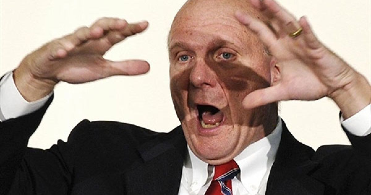 Іспанія, Мадрид. Виконавчий директор Microsoft Стів Баллмер жестикулює під час виголошення промови на економічному форумі в Мадриді. Баллмер засудив використання піратського програмного забезпечення на китайських підприємствах. / © AFP