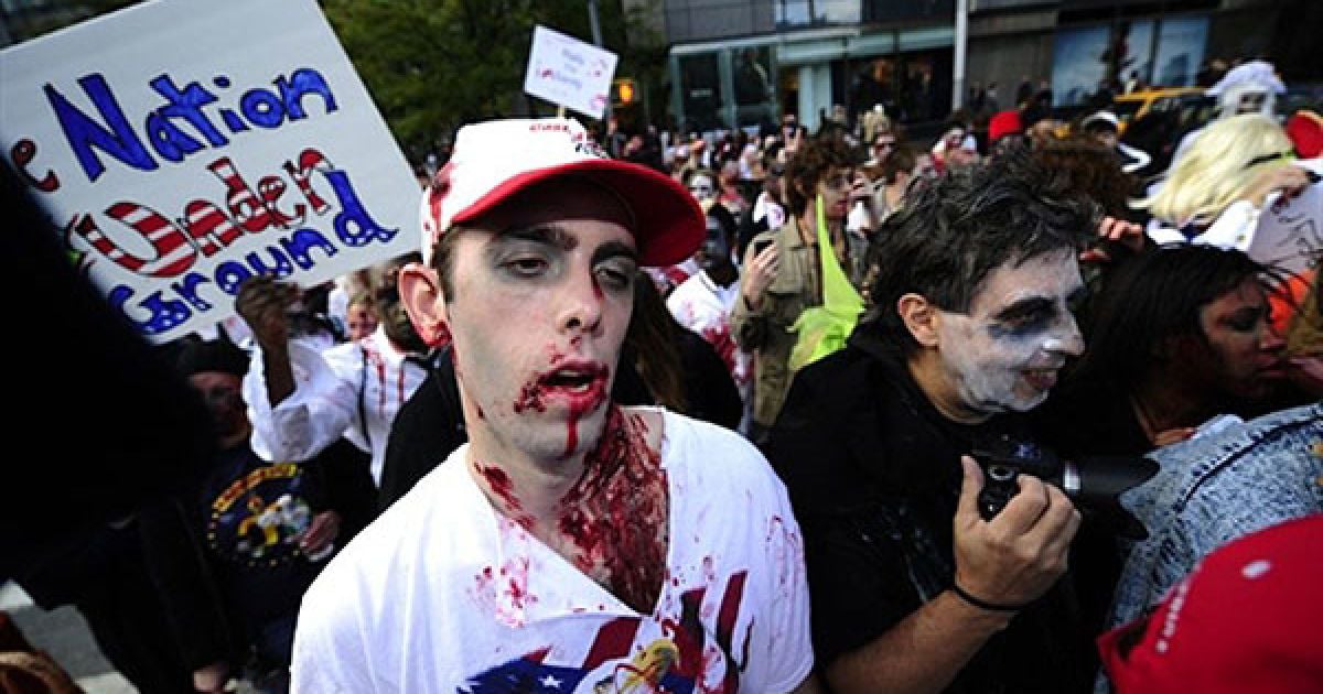 На Манхеттені в Нью-Йорку пройшов щорічний парад зомбі Zombiecon / © AFP