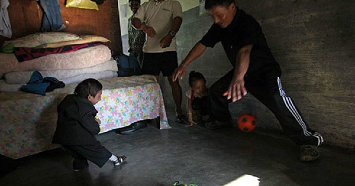 Хагендра Тапа Магар був офіційно визнаний найнижчою людиною в світі. / © AFP