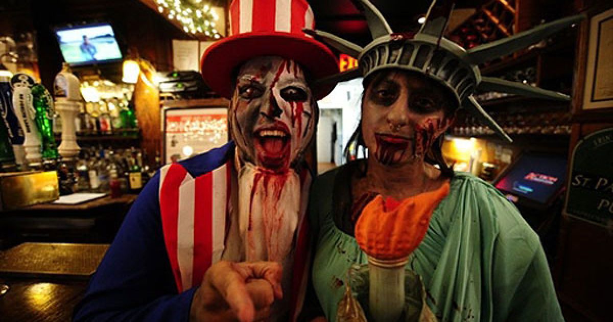 На Манхеттені в Нью-Йорку пройшов щорічний парад зомбі Zombiecon / © AFP