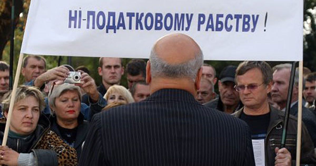 Учасники акції протесту &rdquo;Обіцянки уряду - локшина на вухах&rdquo; зустрічали депутатів криками "Ганьба!" незалежно від їх фракційної приналежності. / © УНІАН