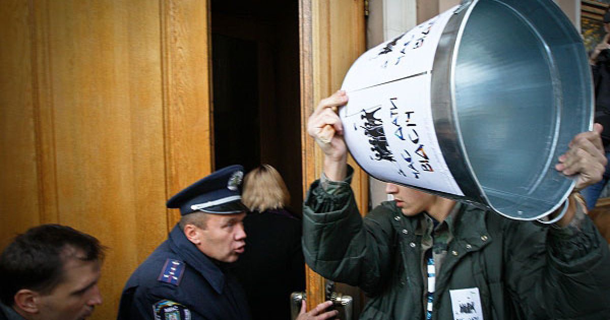 Під стінами Верховної ради у Києві пройшла акція протесту проти запровадження другої державної мови. / © Украинское Фото