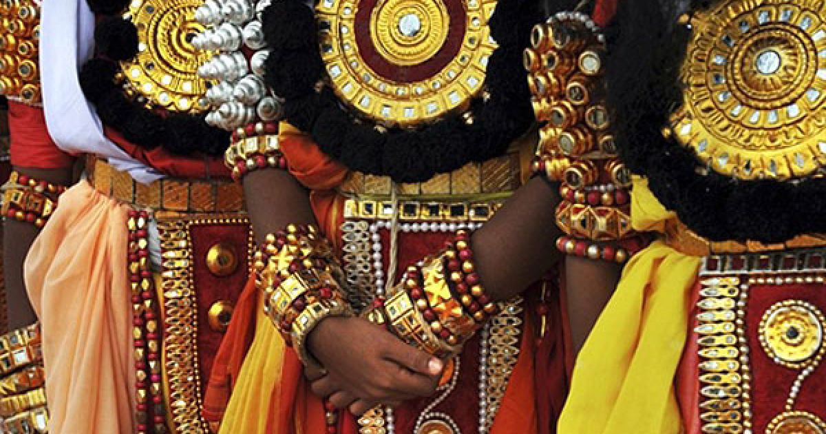 Учні приватної школи з південного штату Карнатака у яскравих костюмах беруть участь в урочистому параді на честь Дня незалежності Індії у Червоному Форті в Нью-Делі / © AFP