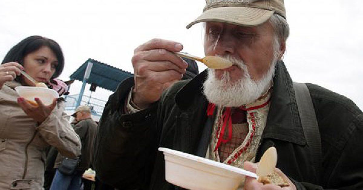 У селі Чубинське під Києвом в рамках ярмарку "Золота осінь" провели фестиваль "Борщ-Фест". / © УНІАН