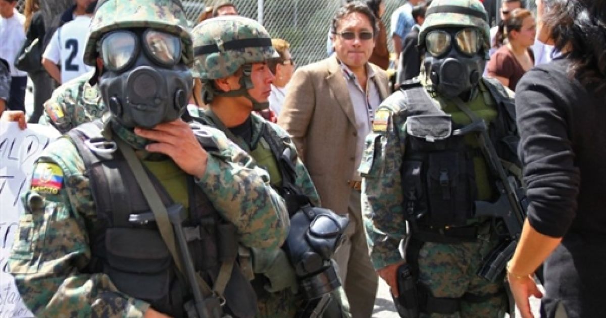 Керівництво країни намагається заспокоїти населення: військове командування заявляє, що армія зберігає лояльність президенту / © AFP