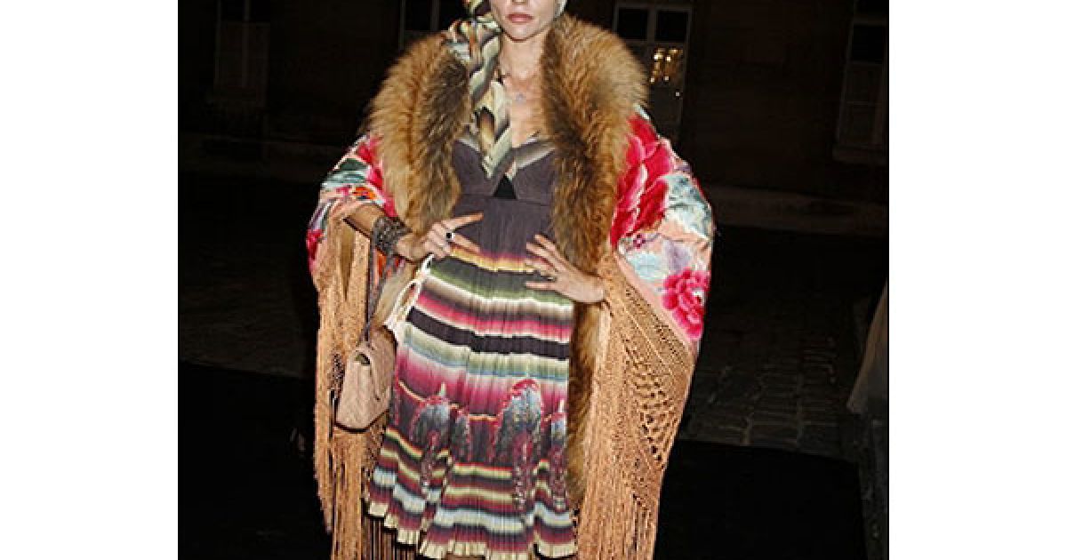 Російська модель Саша Півоварова