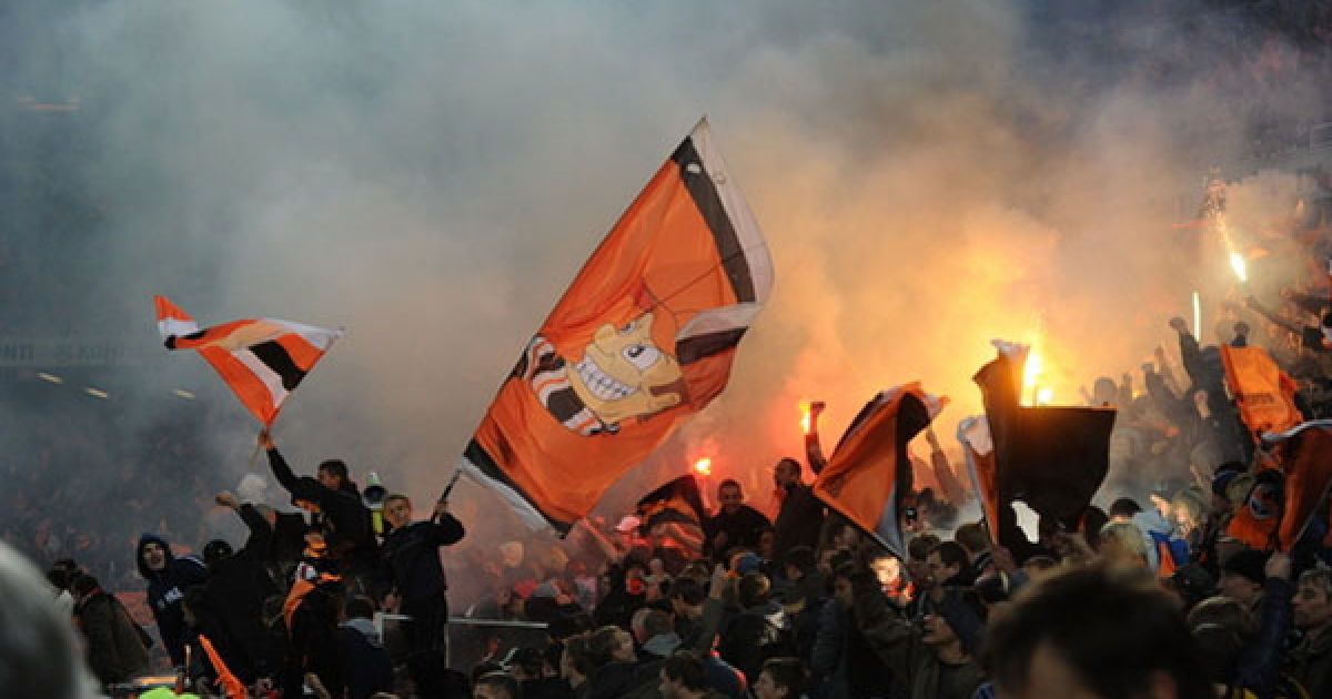 Уболівальники "Шахтаря" вітають свою команду / © shakhtar.com