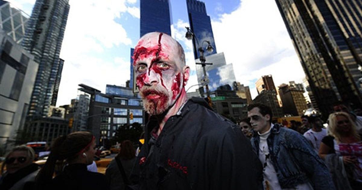 На Манхеттені в Нью-Йорку пройшов щорічний парад зомбі Zombiecon / © AFP