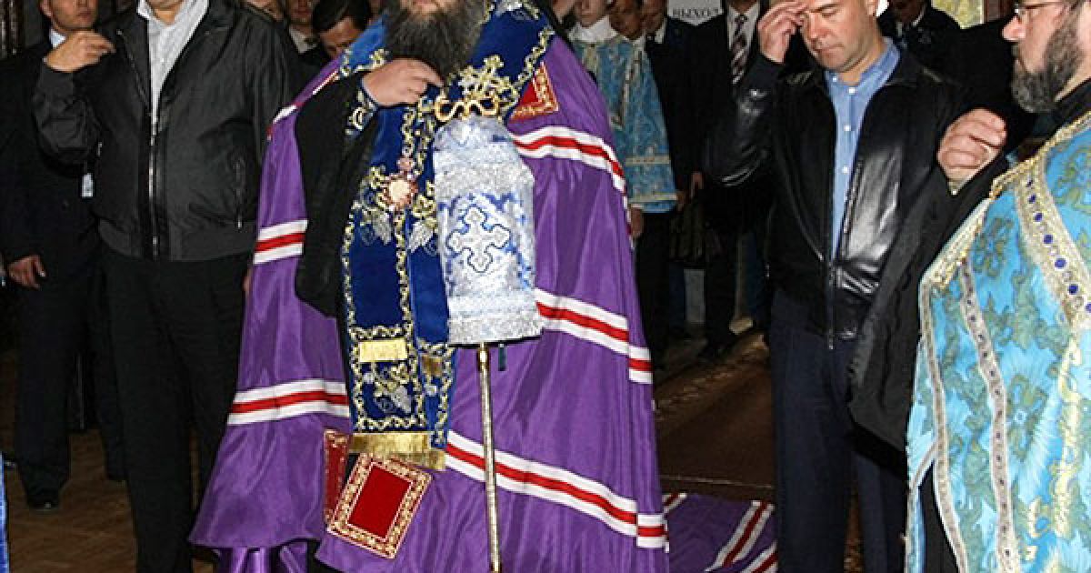 У Глухові Віктор Янукович і Дмитро Мєдвєдєв взяли участь у богослужінні у Свято-Преображенському соборі. / © AFP