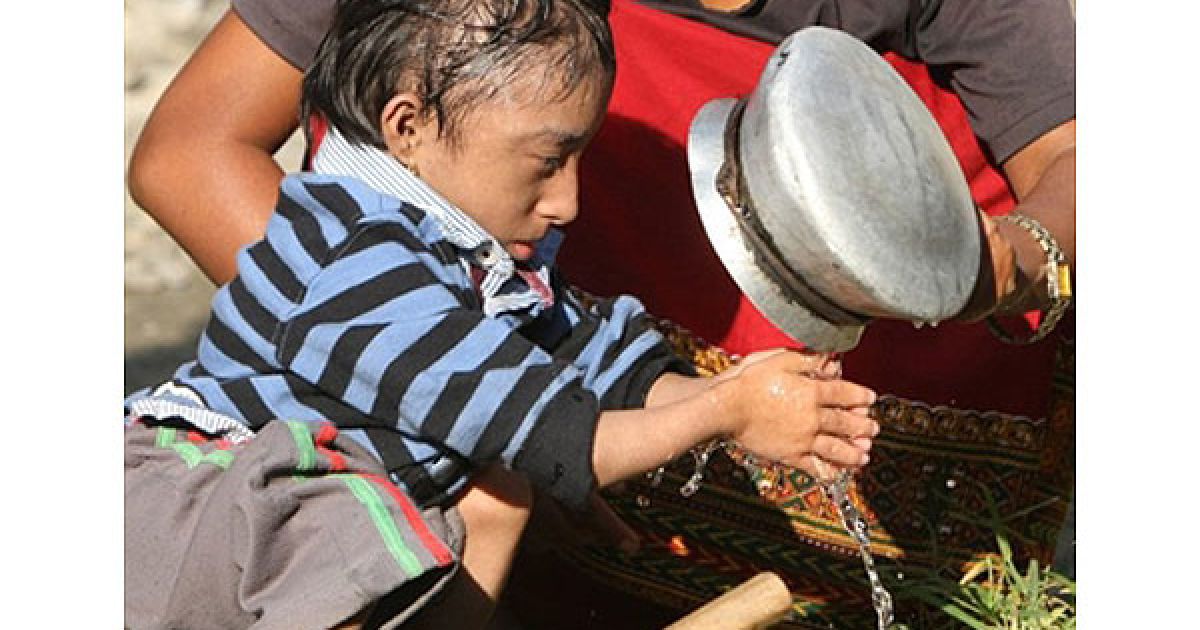 Магар старанно готується до офіційного визнання найменшою людиною в світі. / © AFP
