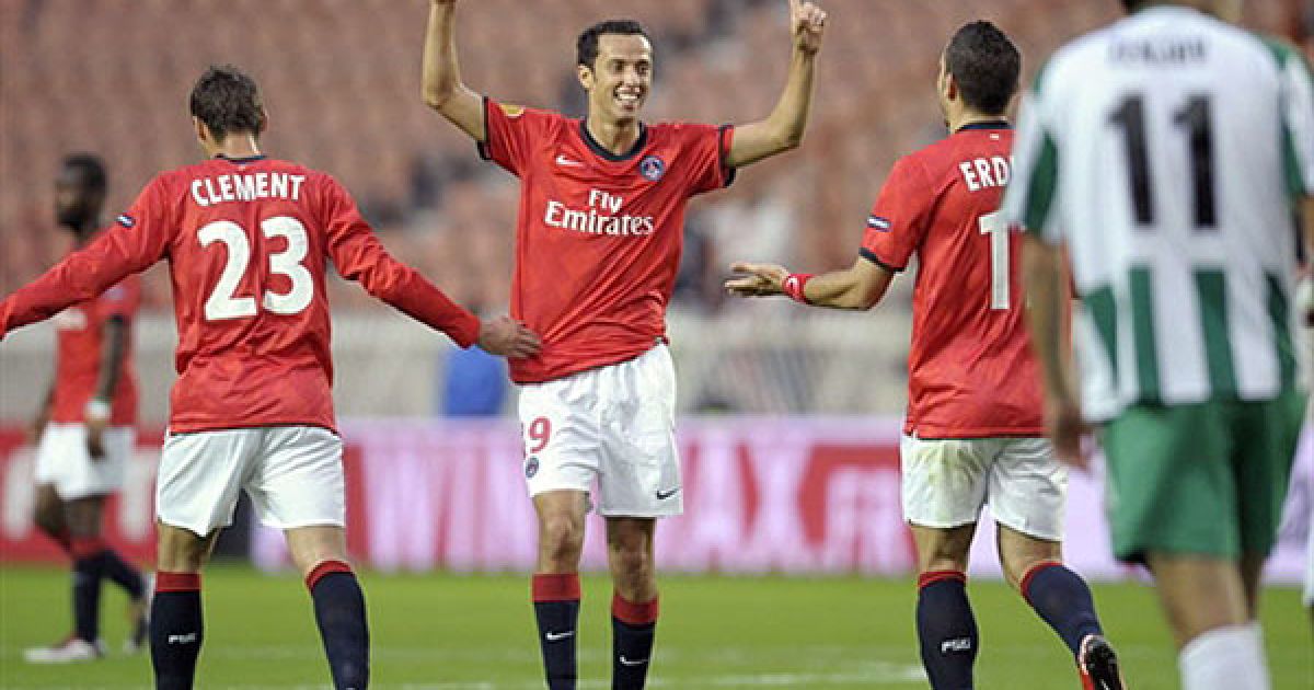 На 20-й хвилині гри "Карпати" атакували і ... пропустили. Нене (ПСЖ) пробив з-за меж карного майданчика і влучив у лівий кут. / © AFP