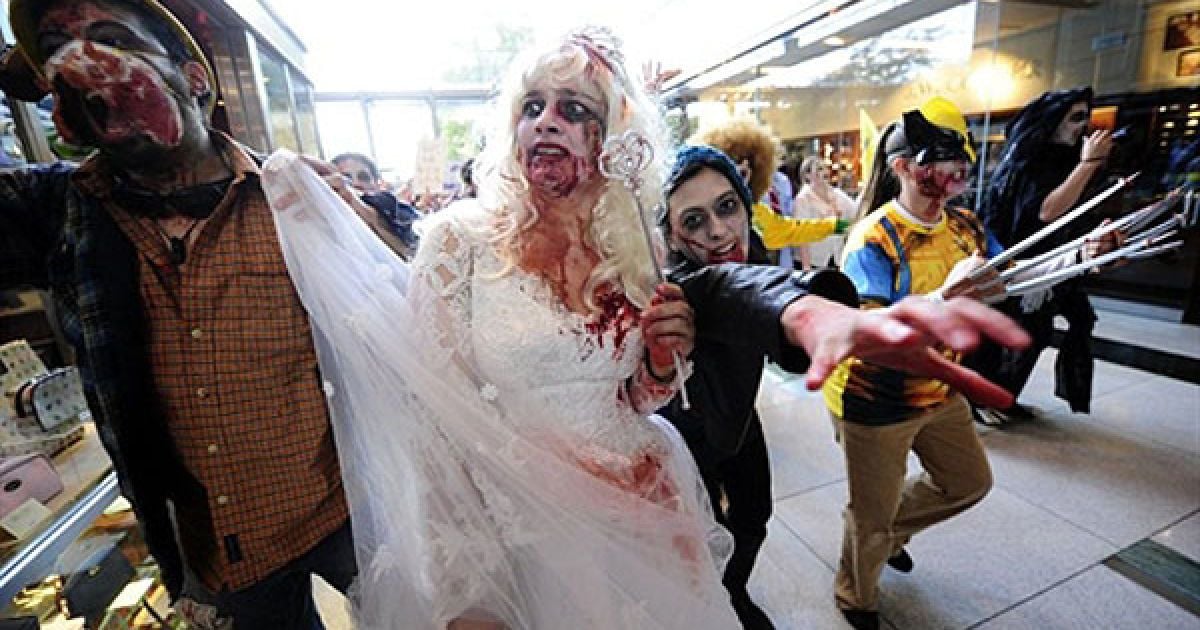 На Манхеттені в Нью-Йорку пройшов щорічний парад зомбі Zombiecon / © AFP