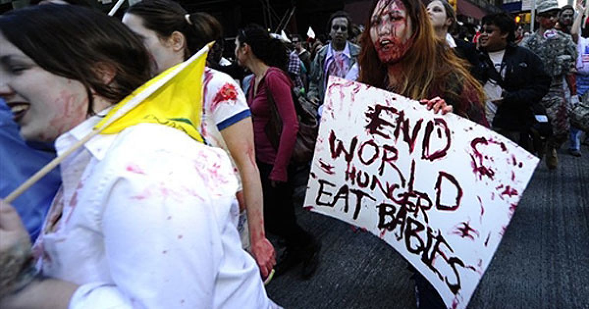 На Манхеттені в Нью-Йорку пройшов щорічний парад зомбі Zombiecon / © AFP