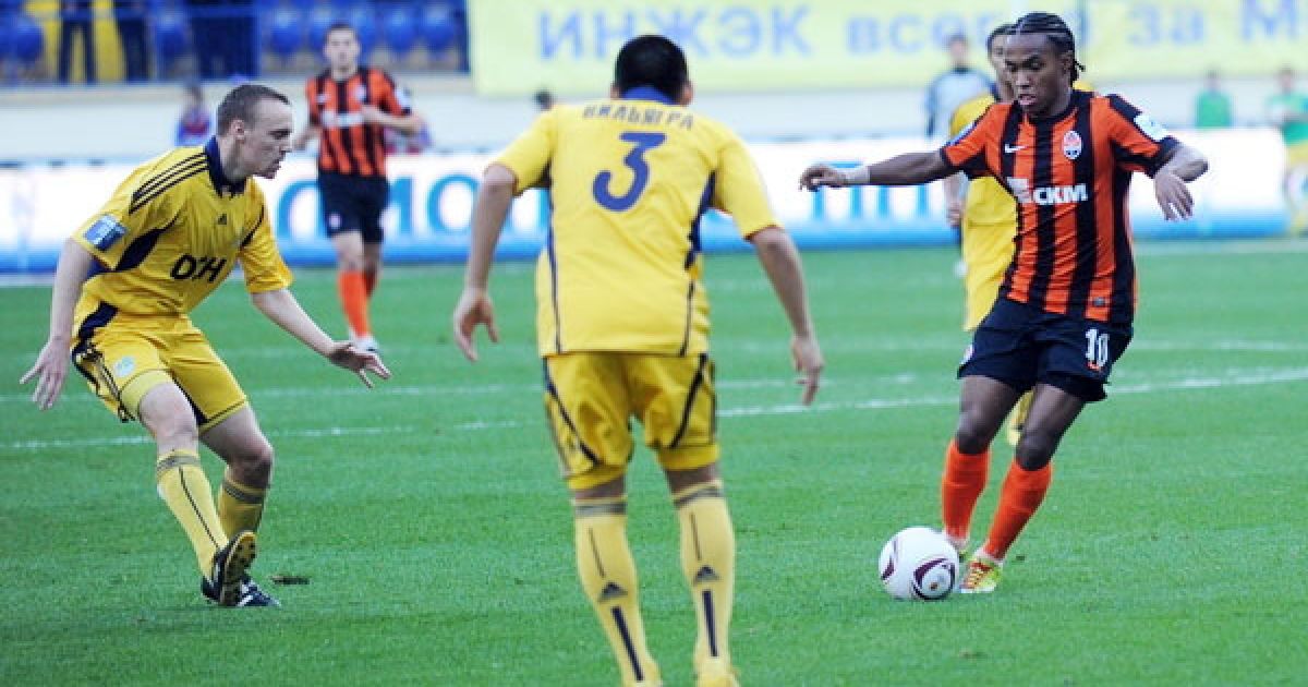 У першому таймі м'яч двічі побував у воротах. Однак арбітр обидва рази не зафіксував взяття воріт через порушення правил у гравців атаки. / © shakhtar.com