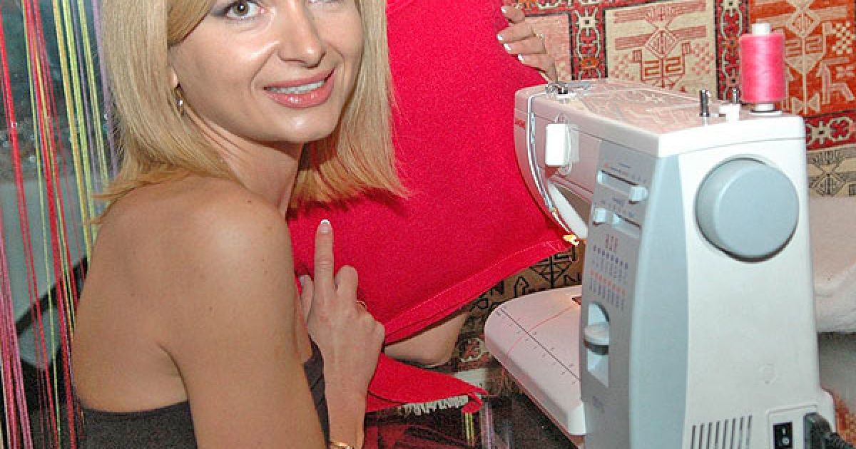 Телеведуча Інна Шевченко теж стала швачкою