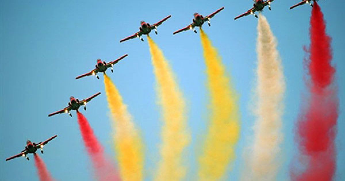 Виступ пілотажної групи ВПС Іспанії "Орлиний патруль" / © AFP