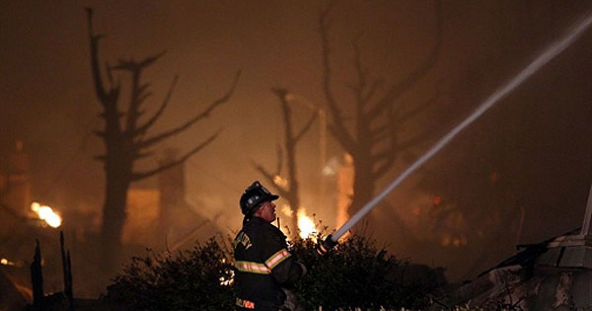Але до вогнища спалаху підібратися вкрай складно. / © AFP