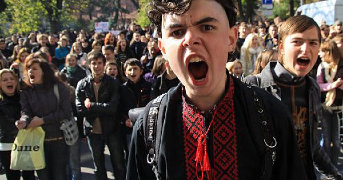 Студенти вимагали скасувати постанову № 796 "Про затвердження переліку платних послуг, які можуть надаватися навчальними закладами, іншими установами і закладами системи освіти, які належать до державної та комунальної форм власності", яку уряд прийняв 27 серпня / © УНІАН