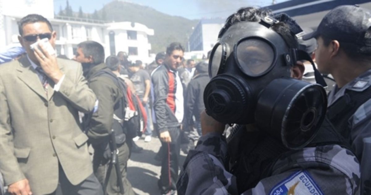 Сотні військовослужбовців і поліцейських у четвер захопили казарму в Кіто, кілька військових баз, заблокували роботу столичного міжнародного аеропорту. / © AFP