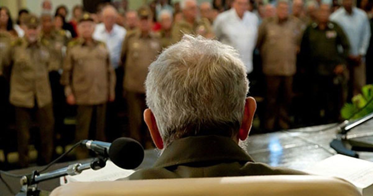 Куба, Гавана. Колишній президент Куби Фідель Кастро взяв участь у презентації своєї нової книги "La Contraofensiva Estrategica" ("Стратегічний контрнаступ"), яка відбулась в університеті Гавани. Фідель Кастро заявив, що його неправильно розтлумачили, коли американський репортер зі слів Кастро записав: "кубинська модель більше навіть для нас не працює". "Мої відповідь, &mdash; сказав Кастро, &mdash;означала зовсім протилежне". / © AFP