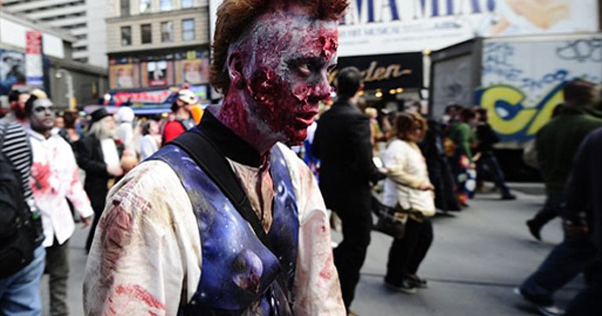 На Манхеттені в Нью-Йорку пройшов щорічний парад зомбі Zombiecon / © AFP