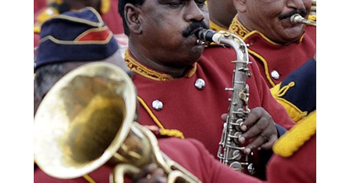 Поліцейський оркестр грає під час урочистого параду на честь Дня незалежності Індії у Червоному Форті в Нью-Делі / © AFP