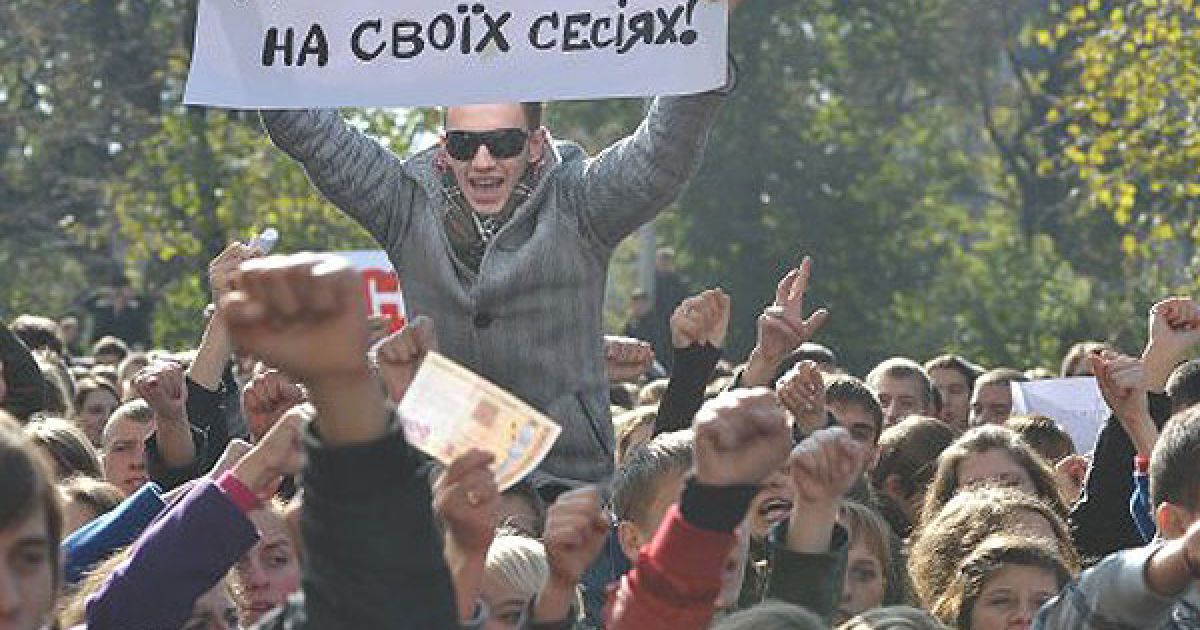 У Києві, Львові, Харкові, Житомирі, Симферополі і Рівному пройшли кількатисячні студентські акції протесту проти постанови Кабінету Міністрів №796, яка вводить платні послуги в університетах. / © УНІАН